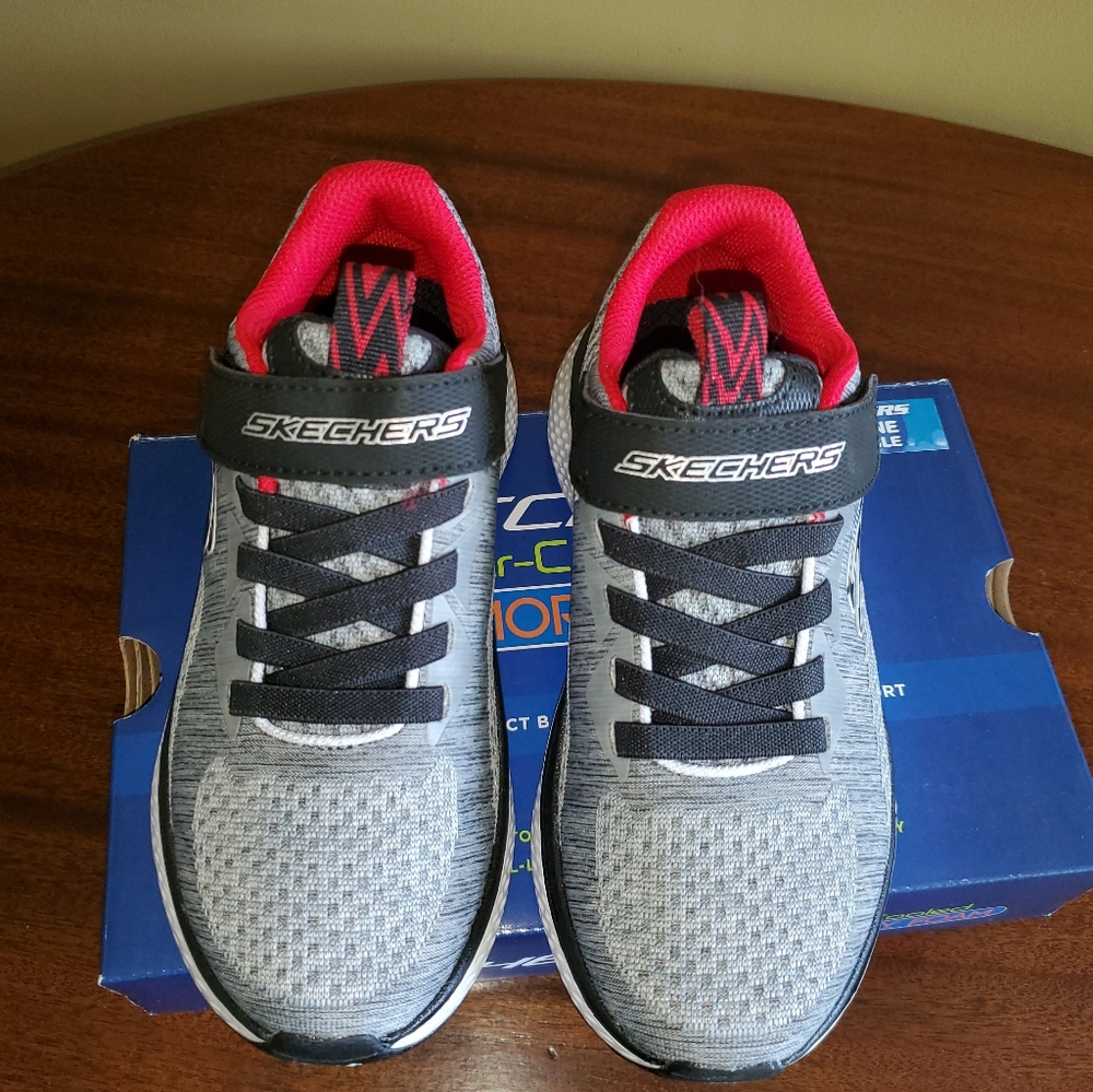 Boys size 1 Skechers brand new with tags